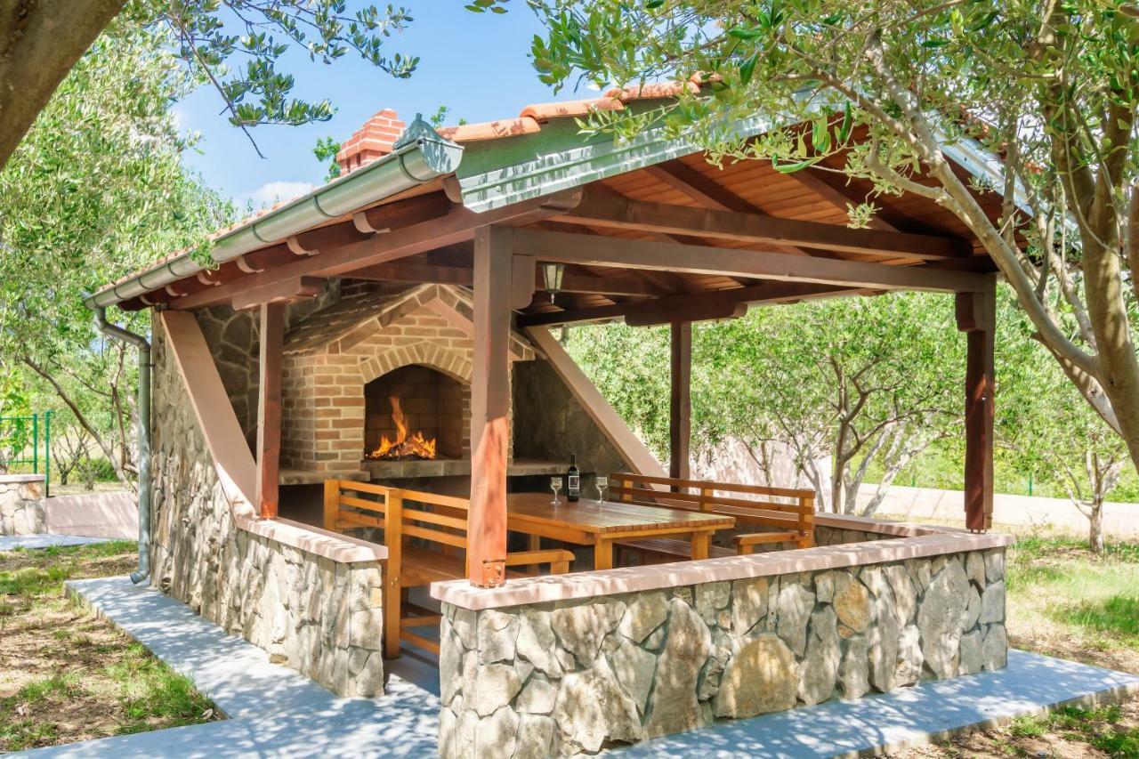 Vacation House Maslina Rupalj Kültér fotó